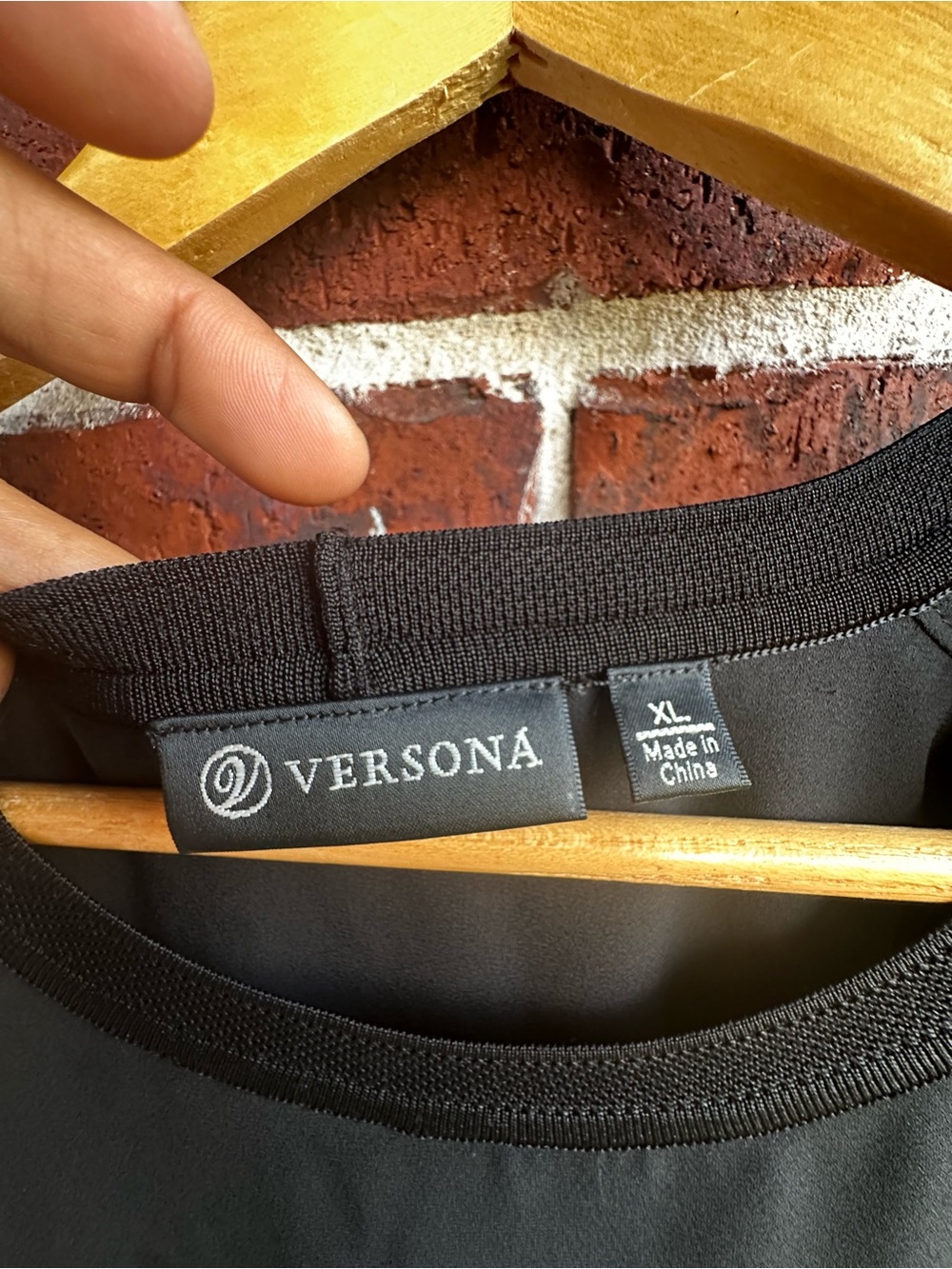 Versona Black Sleeveless Crew Neck Tank - Picture 3 of 3